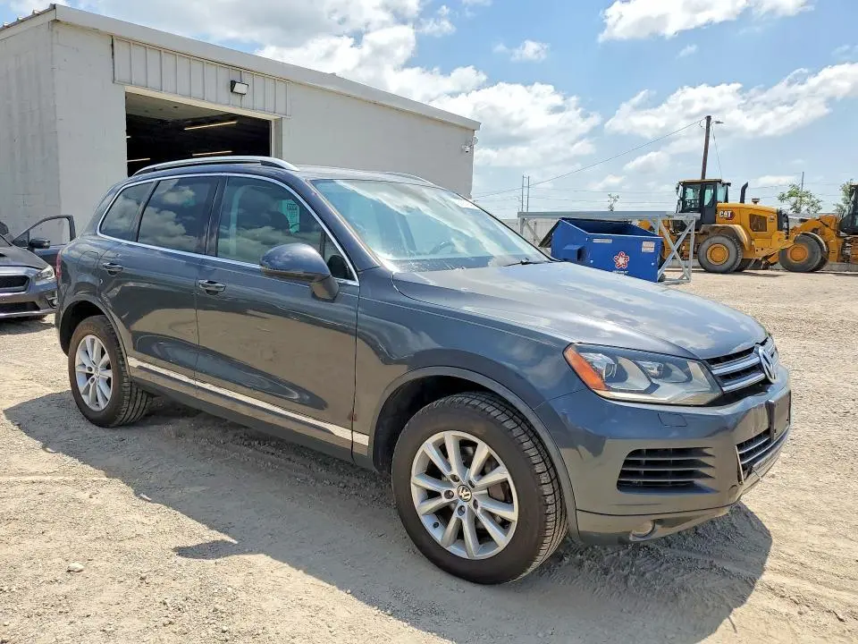 2014 VOLKSWAGEN TOUAREG V6  