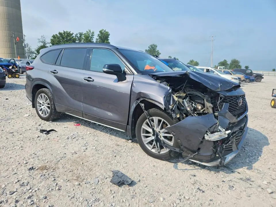 2021 TOYOTA HIGHLANDER XSE  
