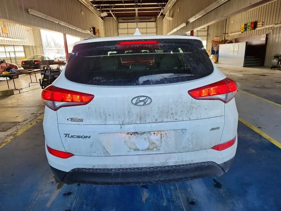 2017 HYUNDAI TUCSON SE PLUS  