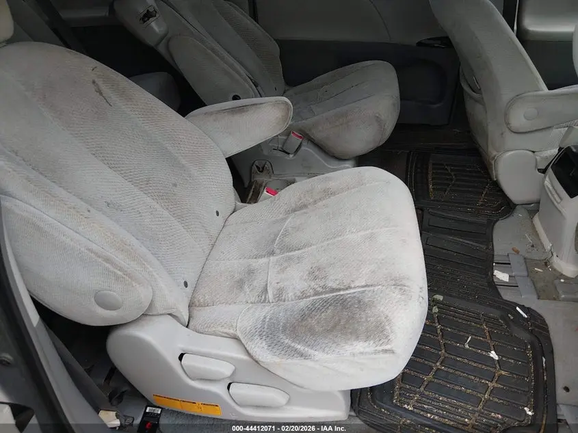 2012 TOYOTA SIENNA LE V6 8 PASSENGER