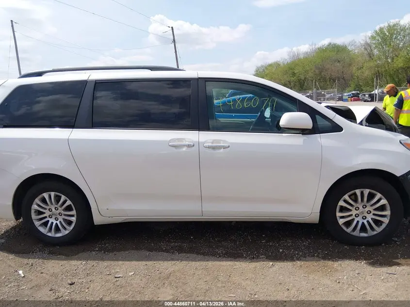 2016 TOYOTA SIENNA XLE PREMIUM 8 PASSENGER