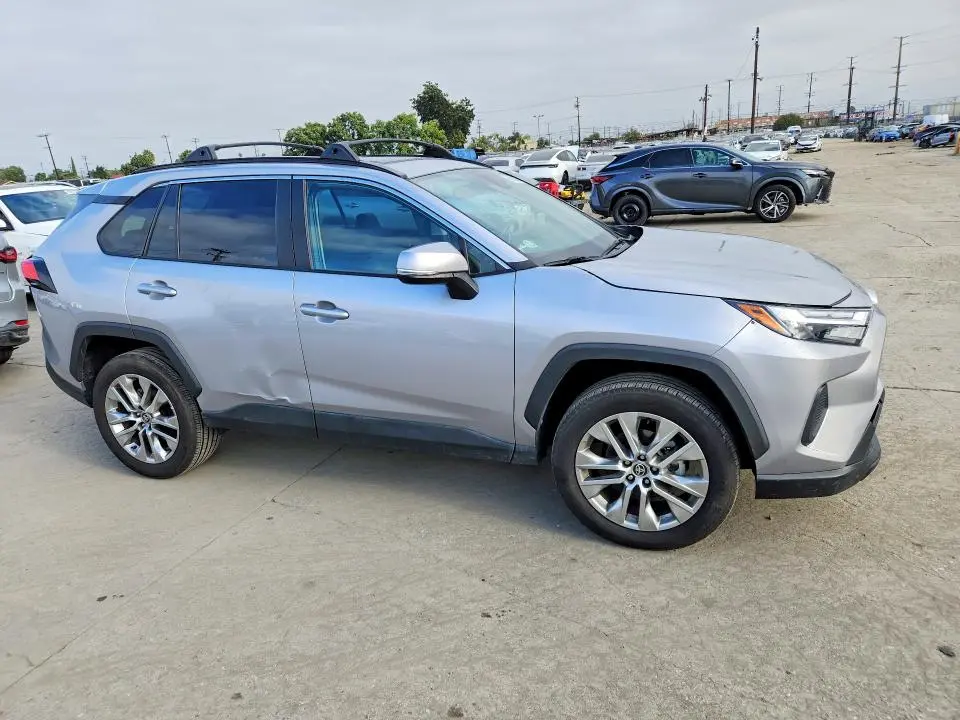 2024 TOYOTA RAV4 XLE PREMIUM  