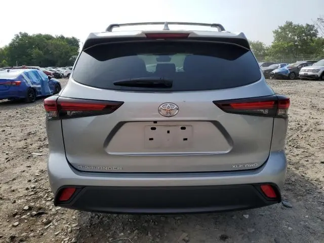 2024 TOYOTA HIGHLANDER LE  
