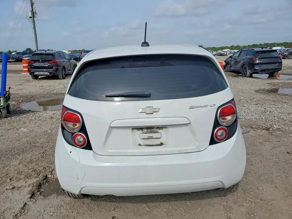 2016 CHEVROLET SONIC LT  