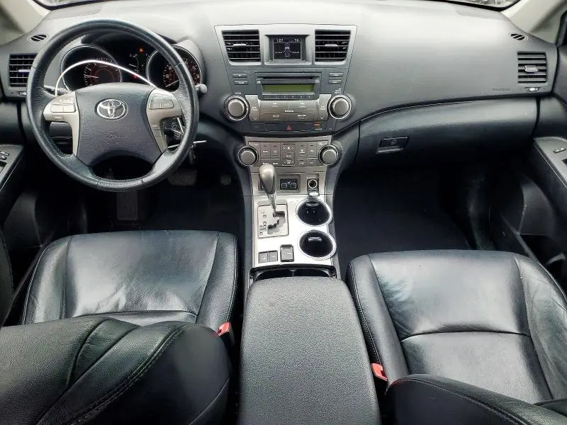 2010 TOYOTA HIGHLANDER SE  