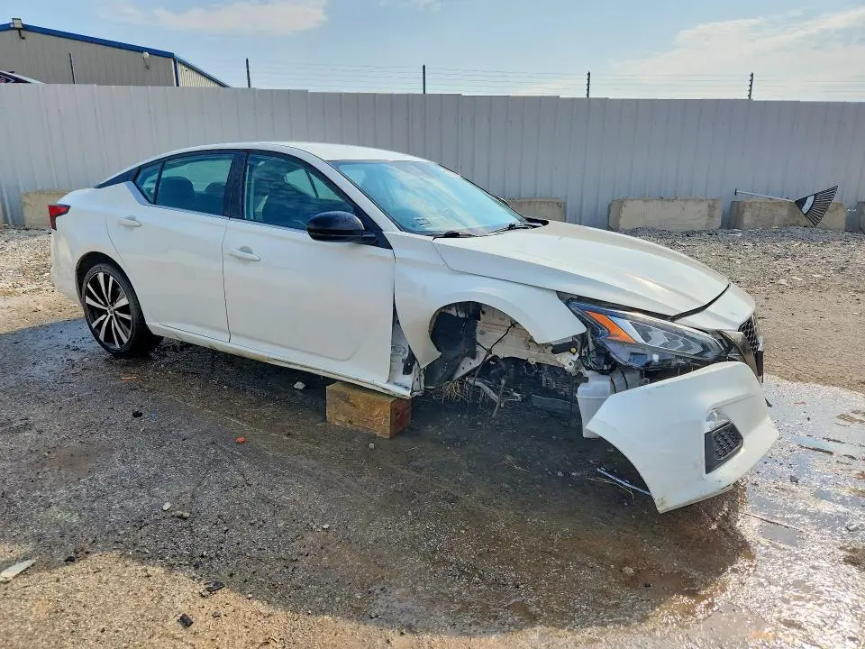 2020 NISSAN ALTIMA SR  