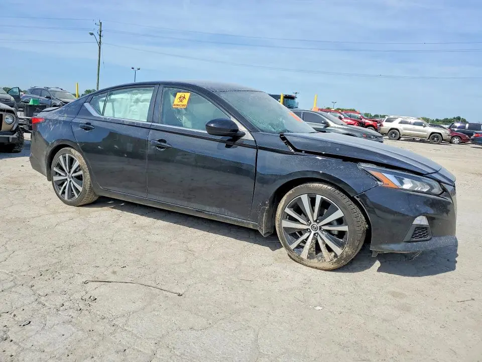 2021 NISSAN ALTIMA SR  