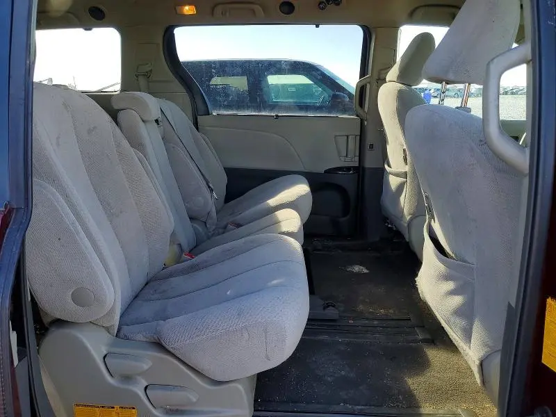 2011 TOYOTA SIENNA LE  