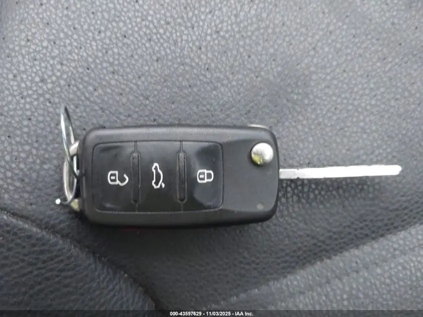 2011 VOLKSWAGEN JETTA 2.5L SE