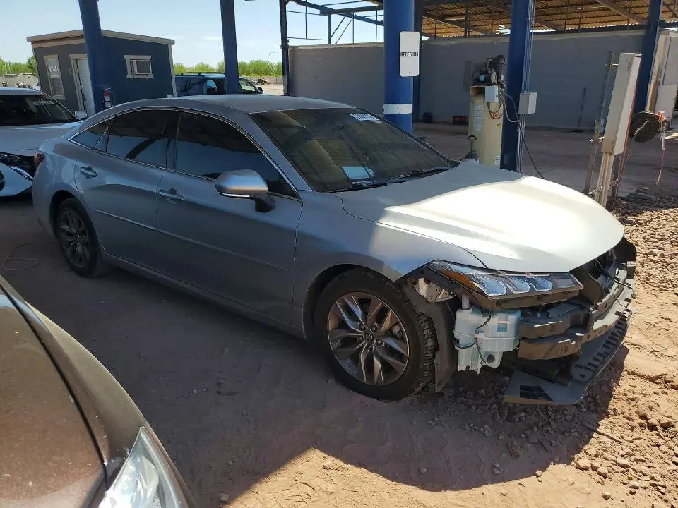 2020 TOYOTA AVALON XLE  