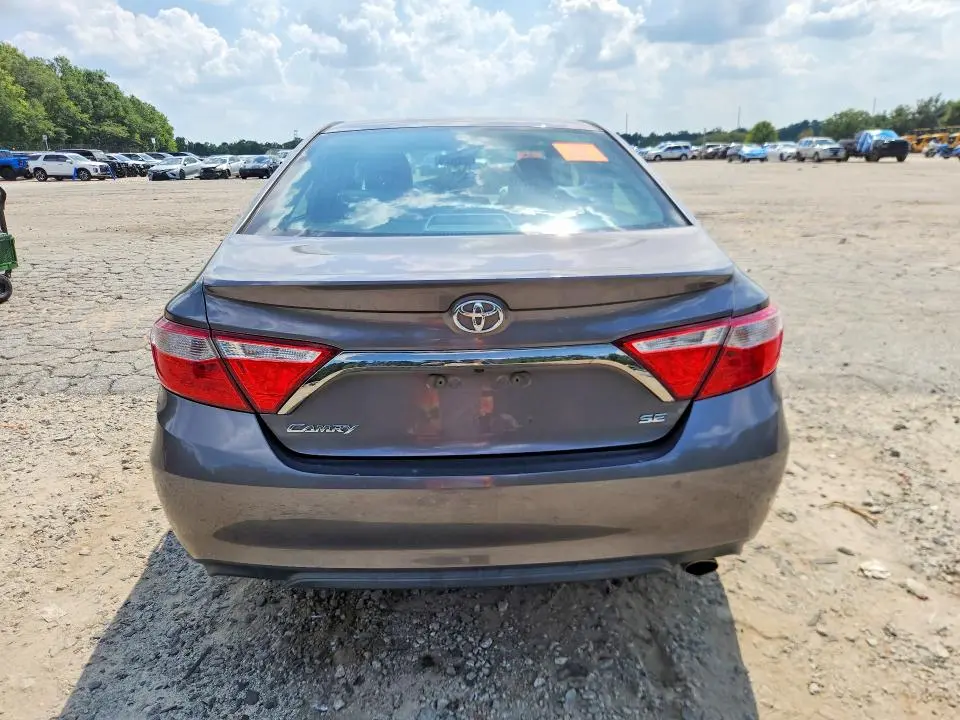 2017 TOYOTA CAMRY SE  