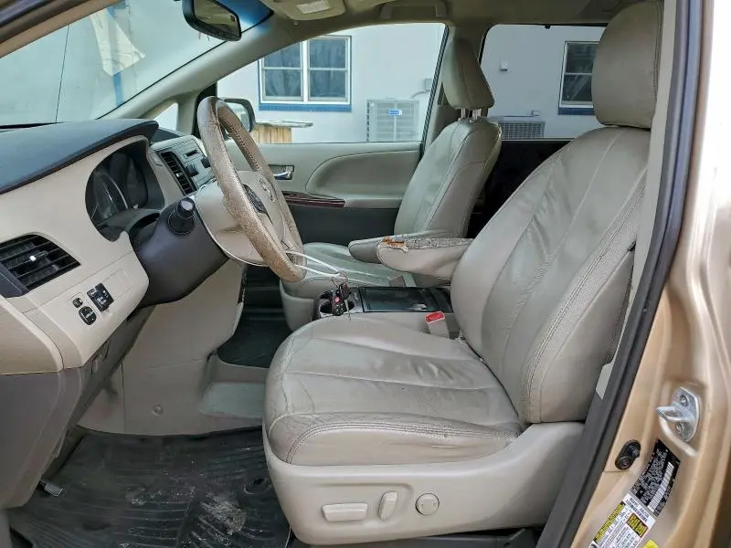 2014 TOYOTA SIENNA XLE  