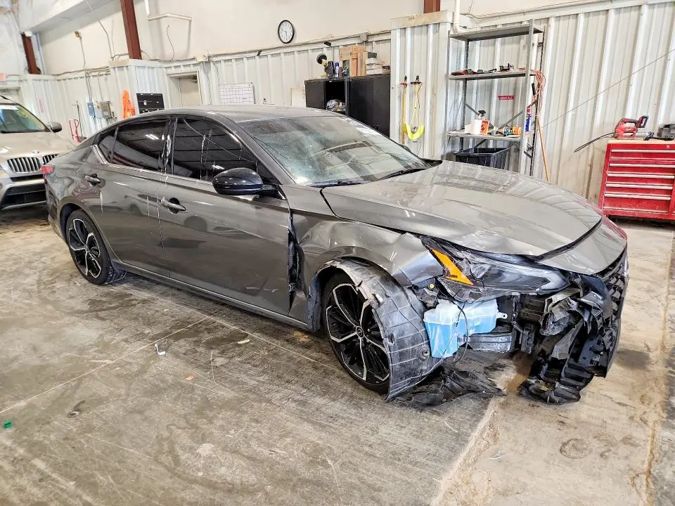 2023 NISSAN ALTIMA SR  