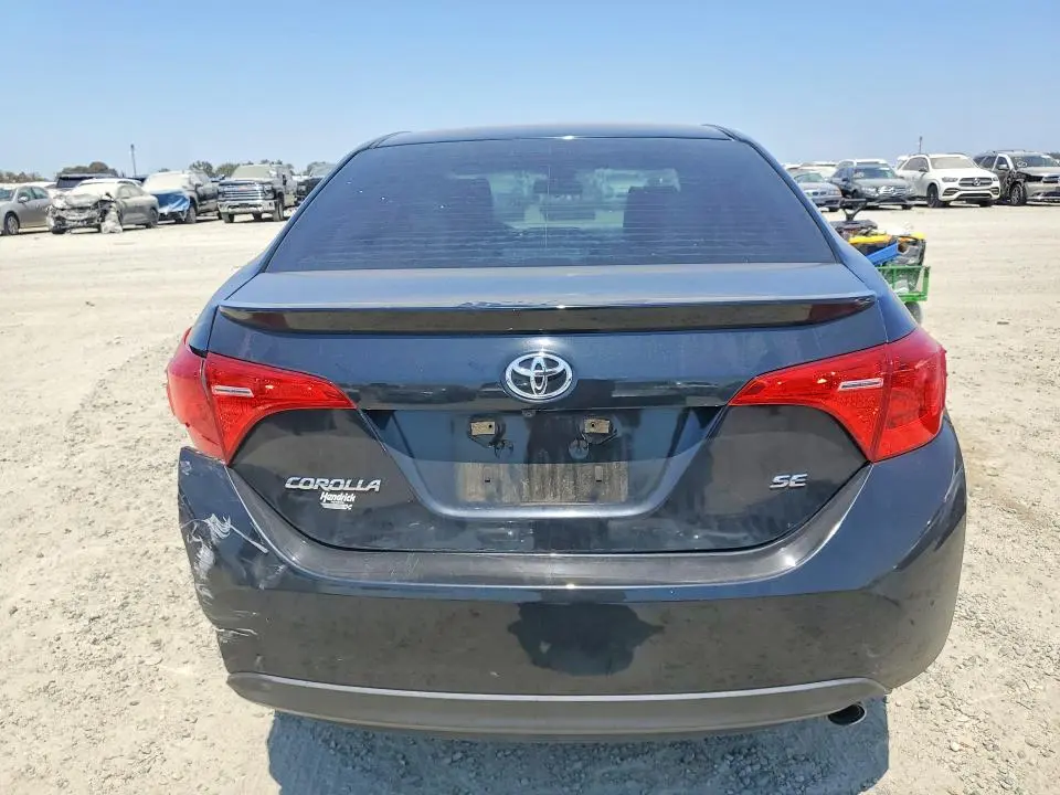 2018 TOYOTA COROLLA SE  