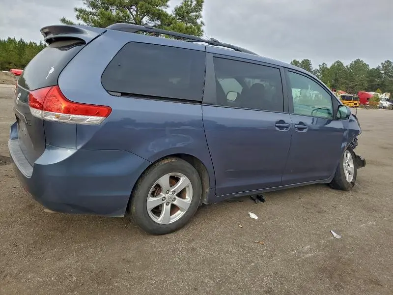 2014 TOYOTA SIENNA LE  