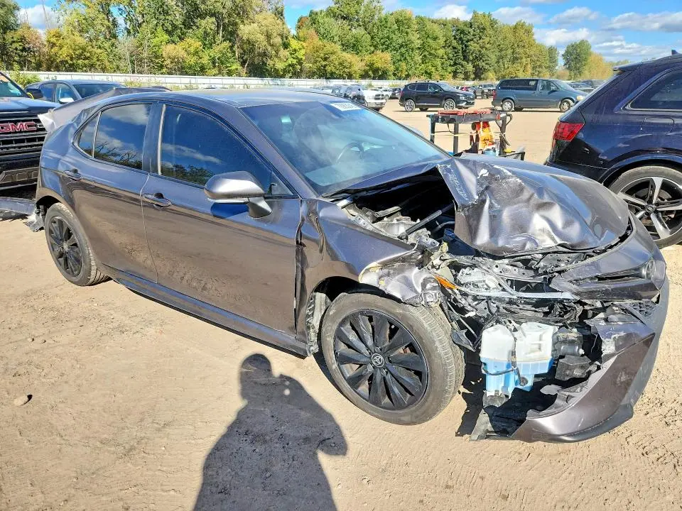 2020 TOYOTA CAMRY SE  