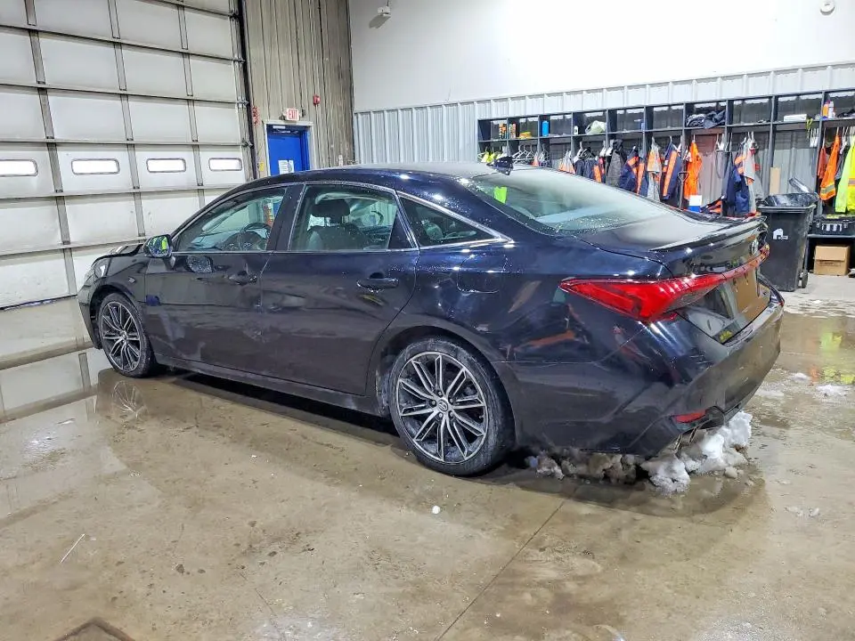 2019 TOYOTA AVALON XSE  