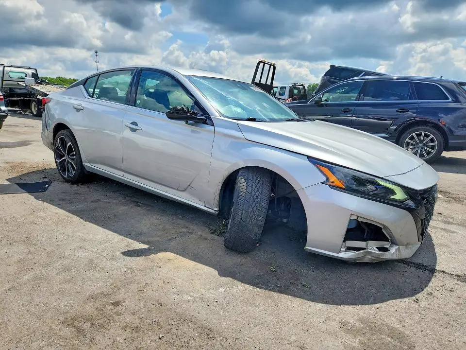 2024 NISSAN ALTIMA SR  
