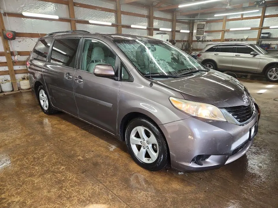 2012 TOYOTA SIENNA LE 8-PASSENGER  