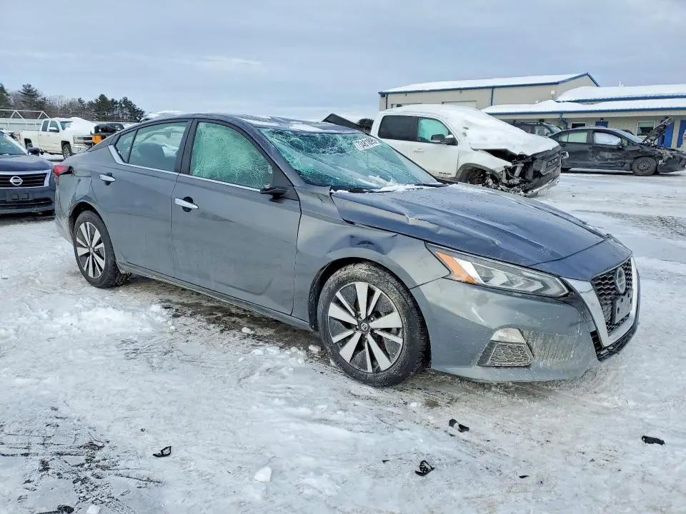 2022 NISSAN ALTIMA SV  