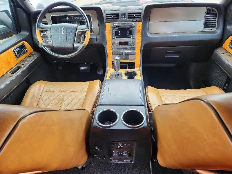 2011 LINCOLN NAVIGATOR   