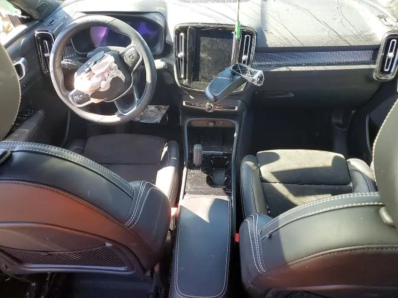 2022 VOLVO XC40 P8 RECHARGE PLUS  