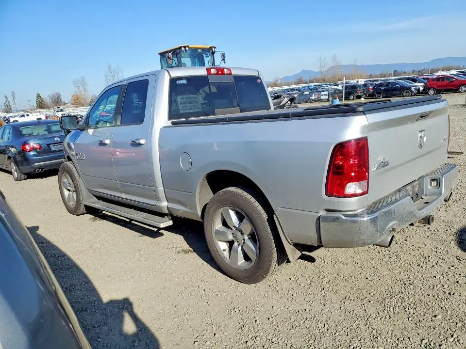 2016 RAM 1500 SLT  
