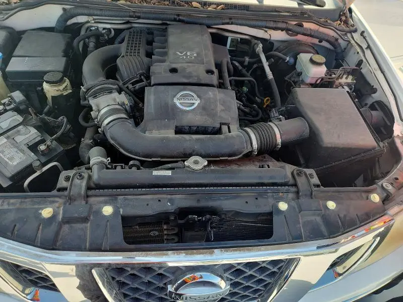 2010 NISSAN FRONTIER SE V6  