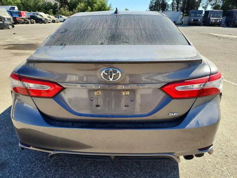 2019 TOYOTA CAMRY SE  