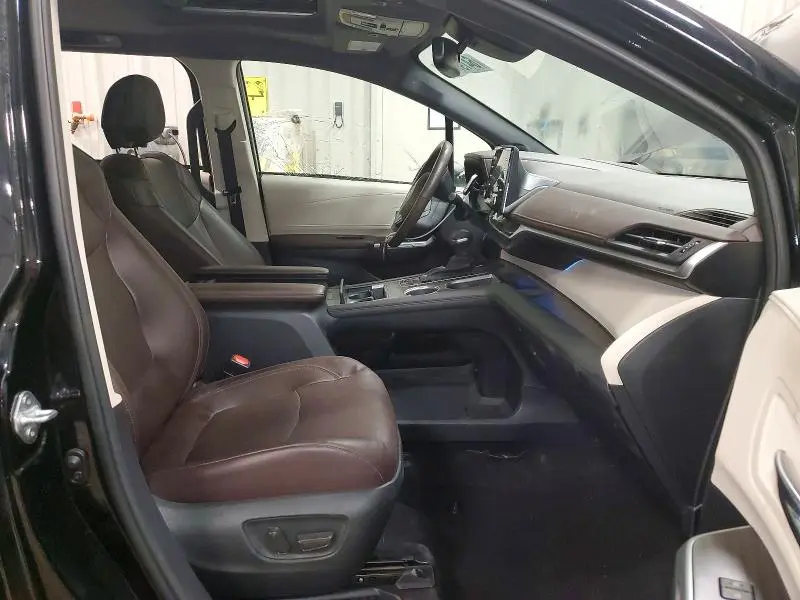 2023 TOYOTA SIENNA PLATINUM 7-PASSENGER  