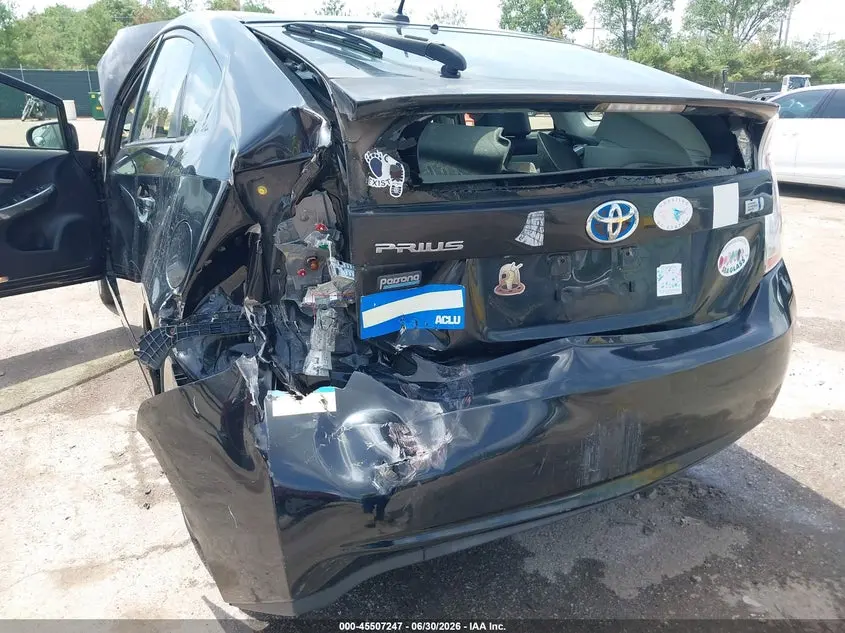 2013 TOYOTA PRIUS THREE SE