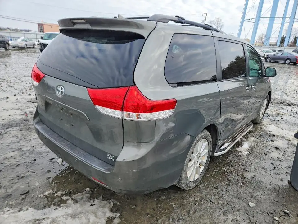 2011 TOYOTA SIENNA XLE 7-PASSENGER  