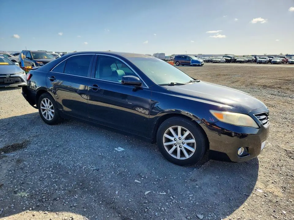 2011 TOYOTA CAMRY XLE  