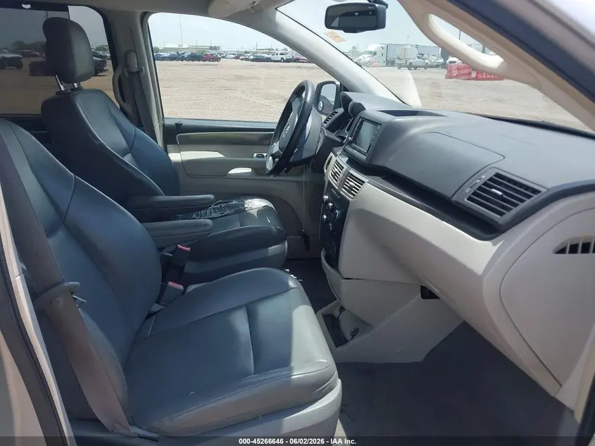 2010 VOLKSWAGEN ROUTAN SE