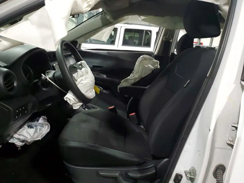 2021 NISSAN KICKS S  