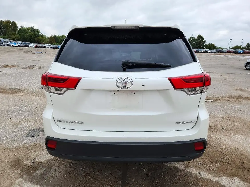 2018 TOYOTA HIGHLANDER XLE  