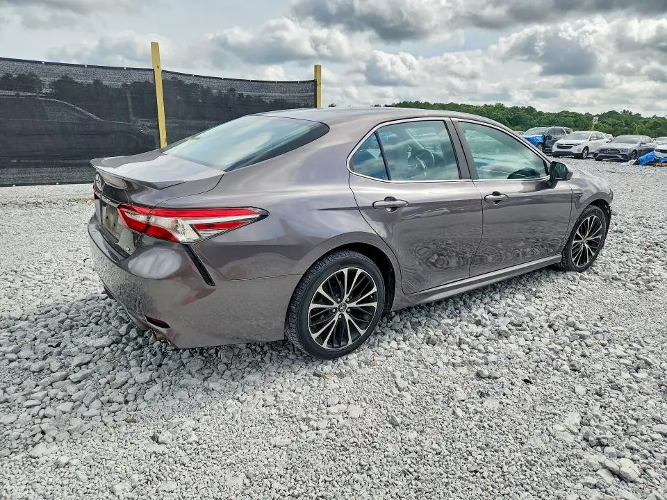 2018 TOYOTA CAMRY SE  
