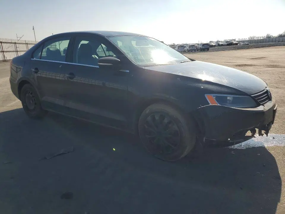 2013 VOLKSWAGEN JETTA SE  