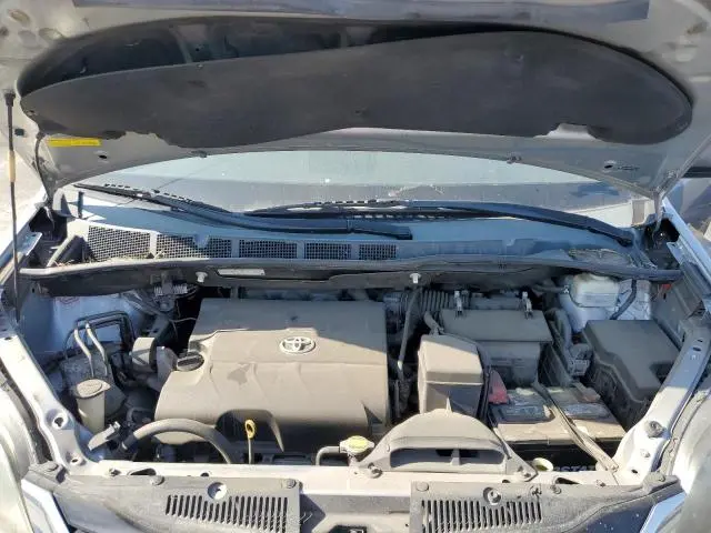 2011 TOYOTA SIENNA LE  