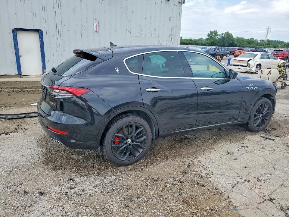 2022 MASERATI LEVANTE BASE  