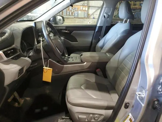2021 TOYOTA HIGHLANDER XLE  