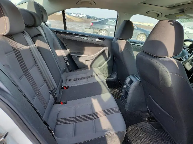 2017 VOLKSWAGEN JETTA SE  