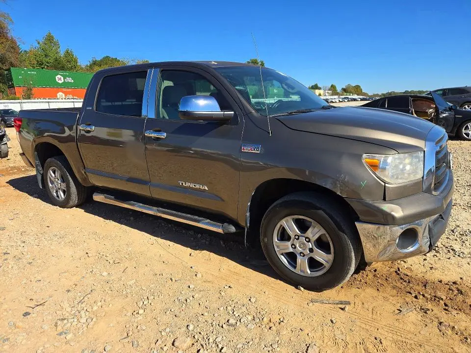2011 TOYOTA TUNDRA CREWMAX SR5  