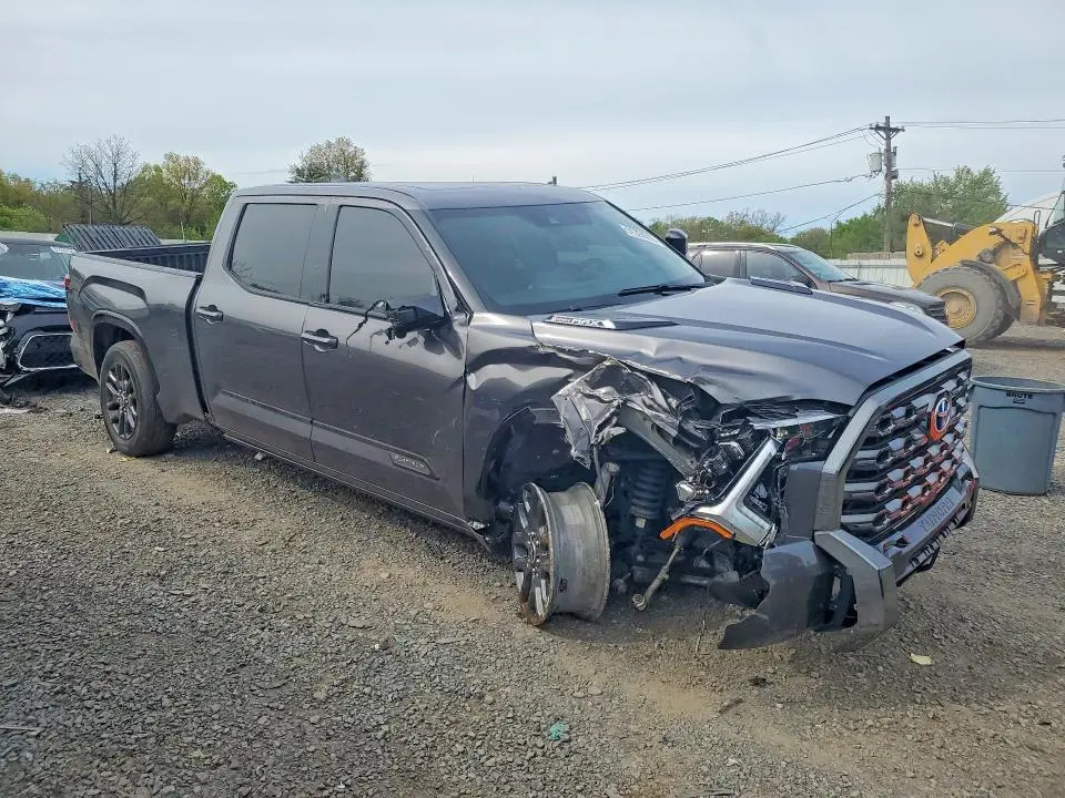 2022 TOYOTA TUNDRA PLATINUM HV  