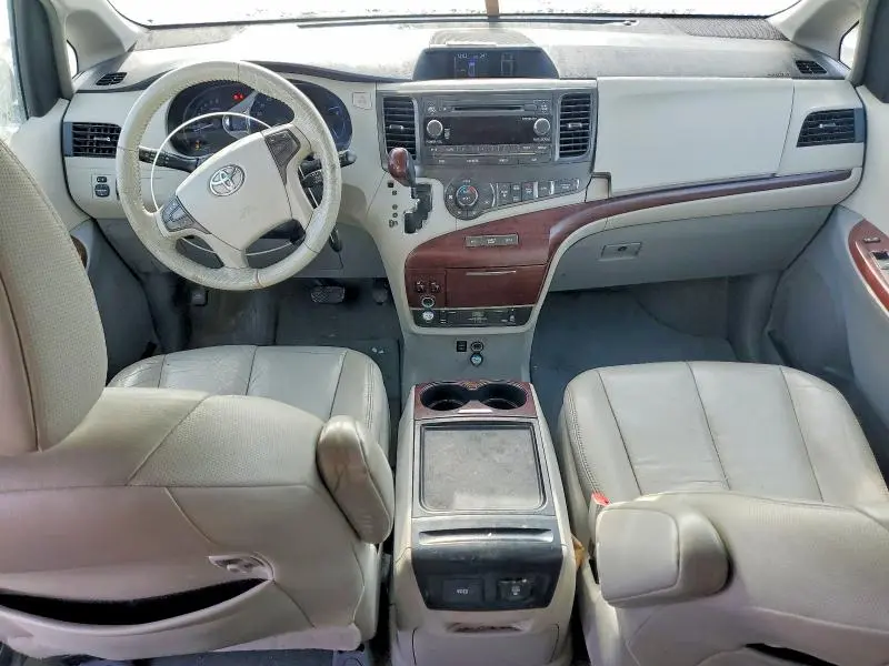 2012 TOYOTA SIENNA XLE  