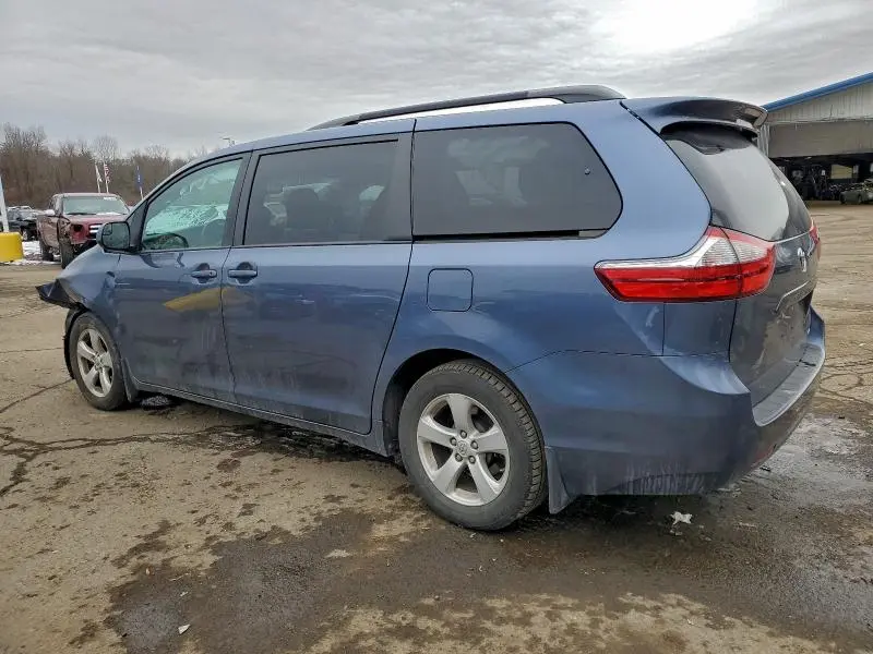 2017 TOYOTA SIENNA LE  