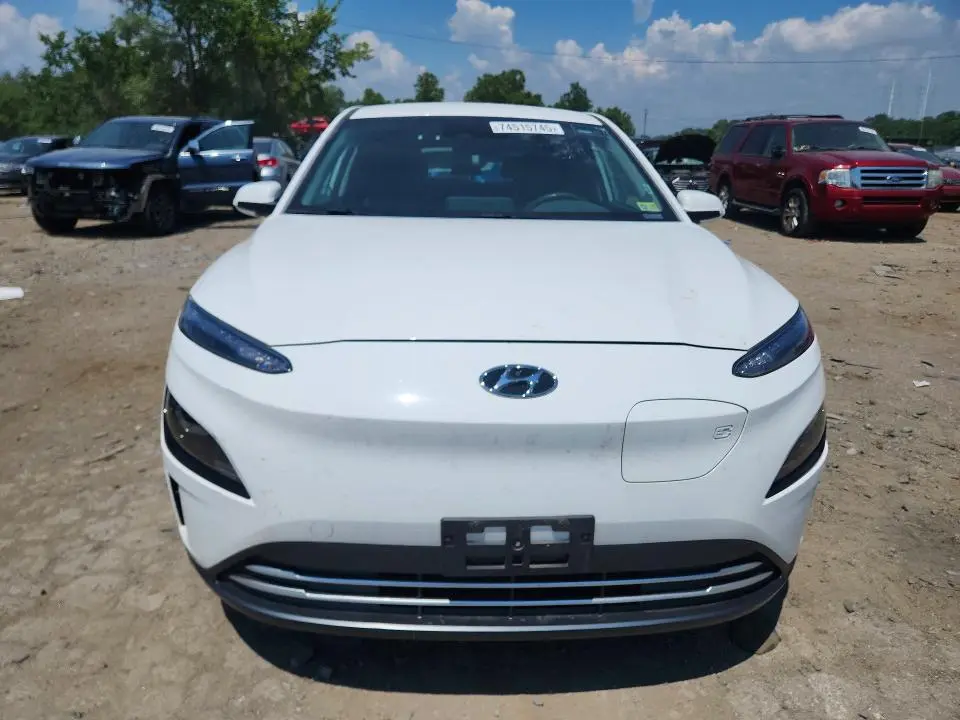 2023 HYUNDAI KONA SE  