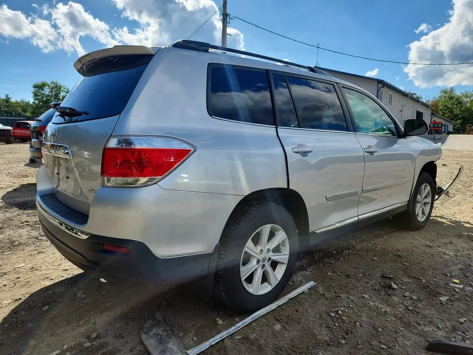 2012 TOYOTA HIGHLANDER SE  