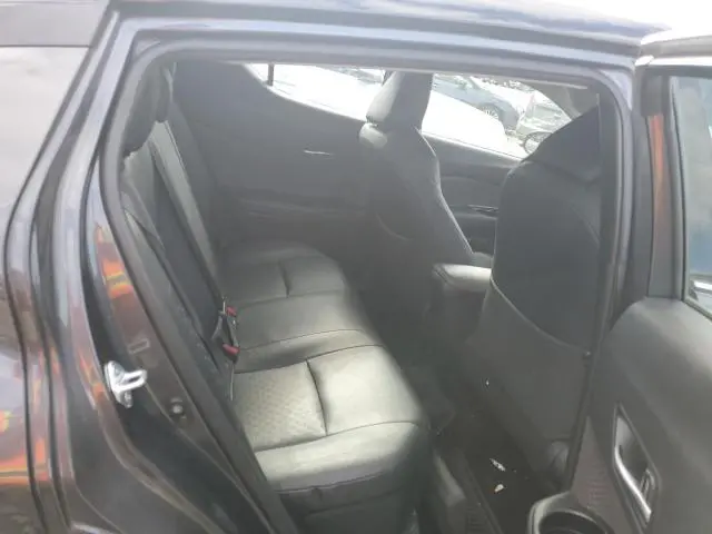 2021 TOYOTA C-HR XLE  