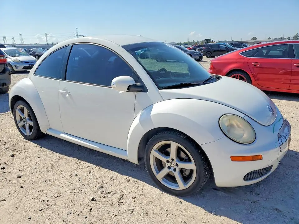 2010 VOLKSWAGEN NEW BEETLE   